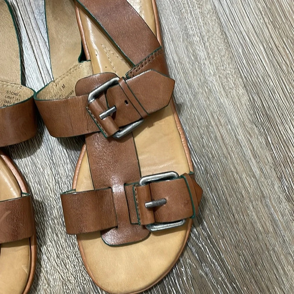 NAYA Stoneham Sandals - Picture 4 of 5